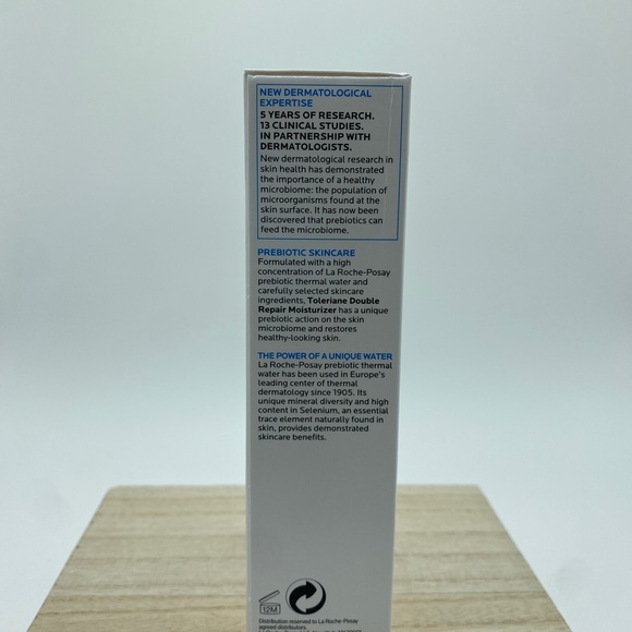 LA ROCHE-POSAY Double Repair Face Moisturizer - Picture 3 of 4